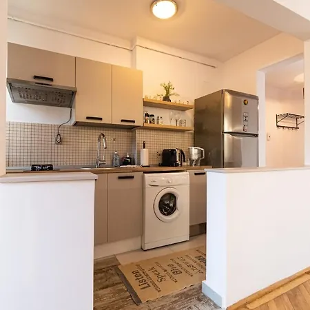 Lua Solis With Mt Tampa Views In The Old Town Brasov