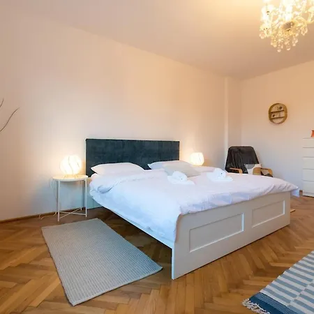 Lua Solis With Mt Tampa Views In The Old Town Apartment Brasov