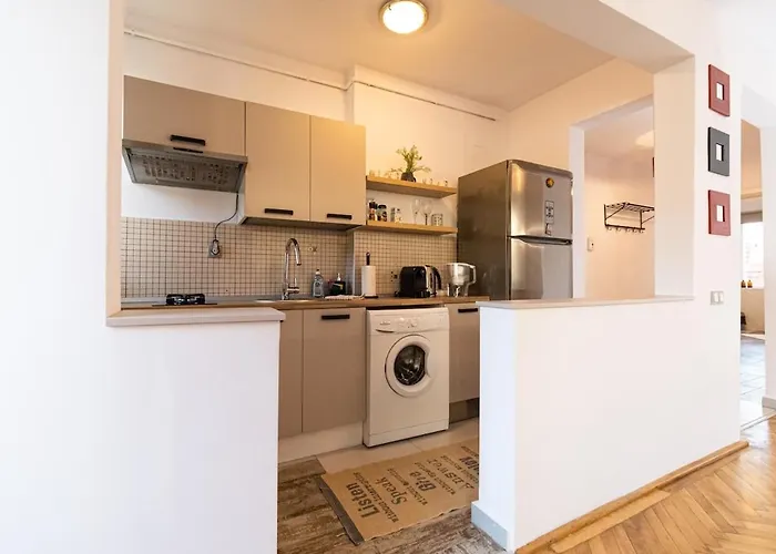 Lua Solis With Mt Tampa Views In The Old Town Brasov