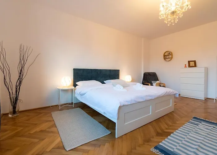 Lua Solis With Mt Tampa Views In The Old Town Apartment Brasov